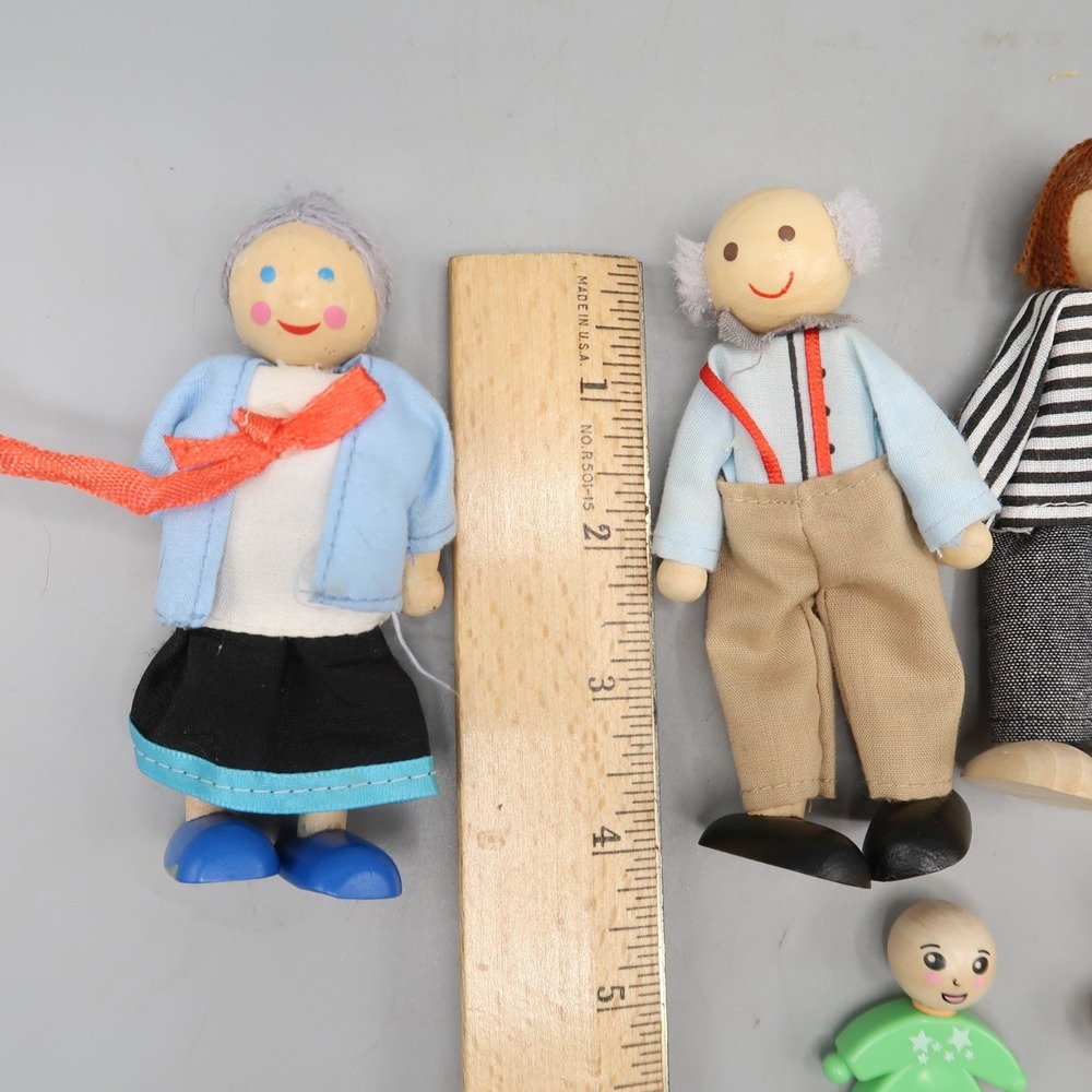 Lot of Melissa & Doug Wooden Dollhouse Family Figures 7 People Mom Dad Grammy - Picture 2 of 5